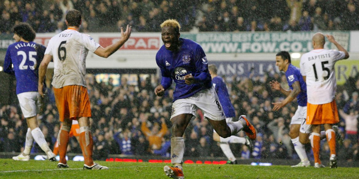 Moyes' next Louis Saha: Everton desperate to sign £30m "battering ram"