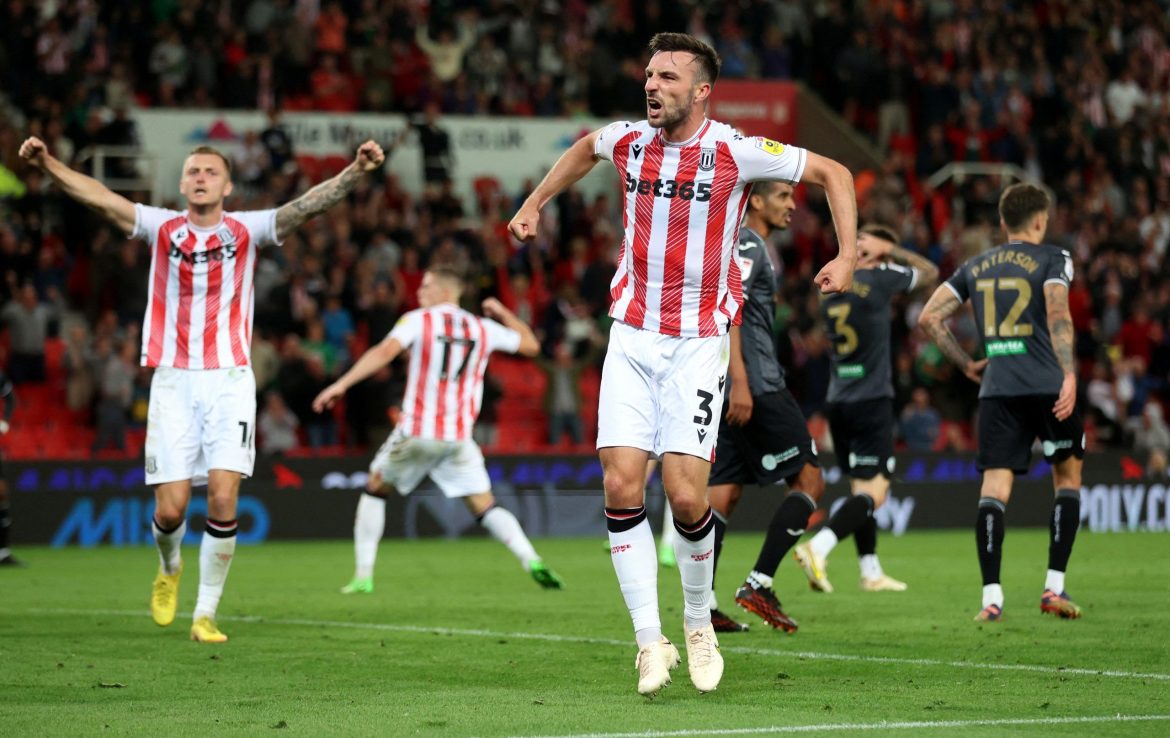 Sunderland plotting move for Morgan Fox