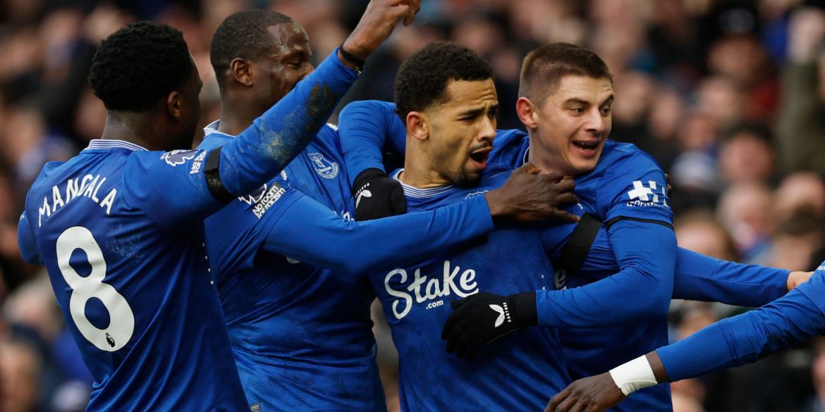 £58k-p/w Everton ace takes key step towards injury return before Liverpool